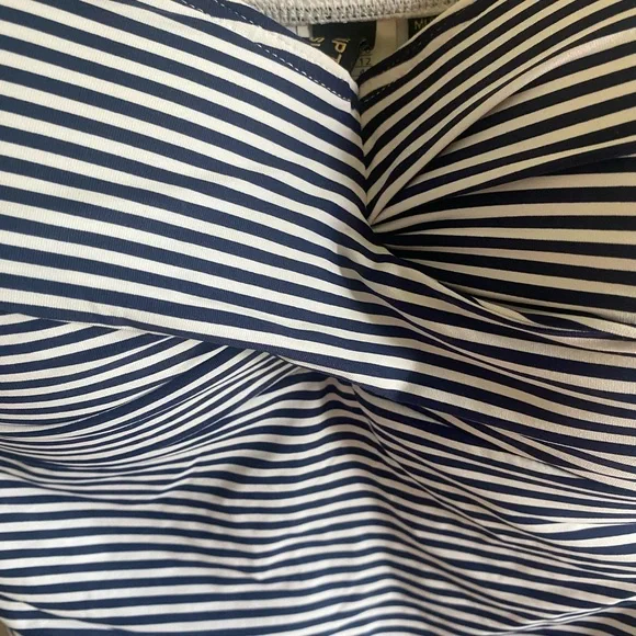 Nip Tuck‎ SWIM Women 10 One Piece Swimsuit Bathing Suit Striped White Navy Blue - Picture 3 of 9